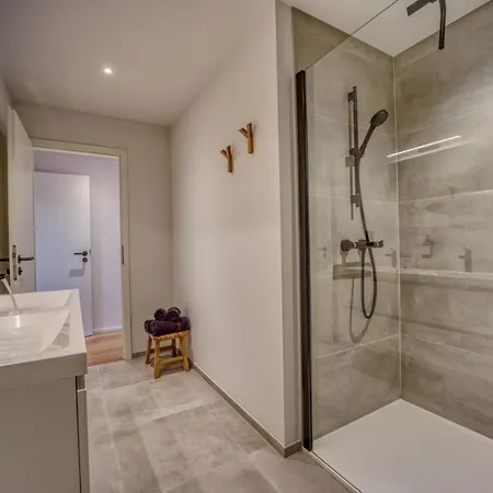 La Reserve By Madeleine Hotton