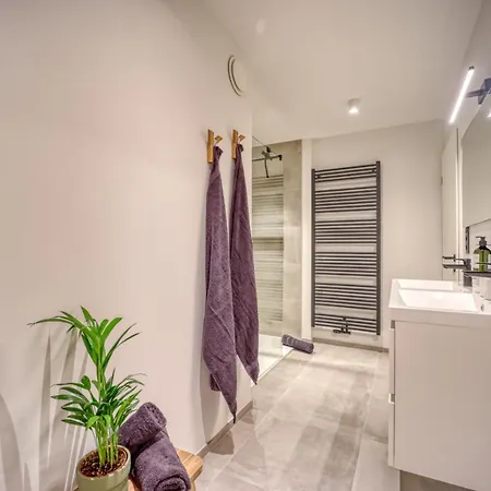 La Reserve By Madeleine Hotton